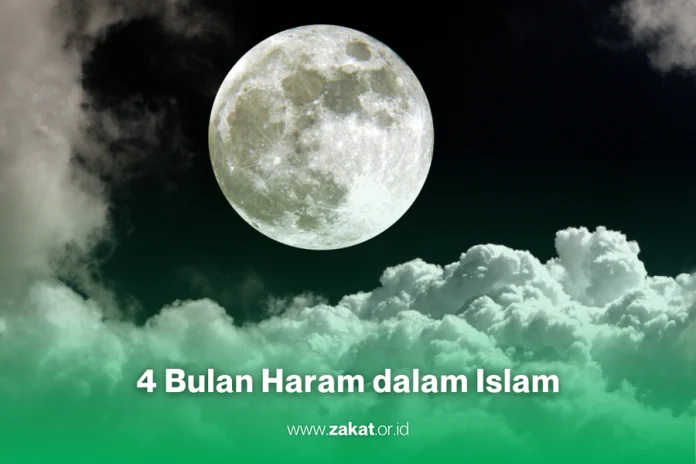 Bulan Penuh dengan background awan